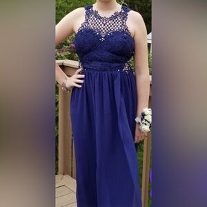 Used 4 times City Triangles size 9 Dress. No wear and tear. Zip up backing
